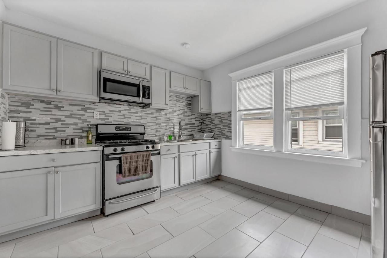 Villa Renovated Main Floor Large 3 Bed House Buffalo Exterior foto