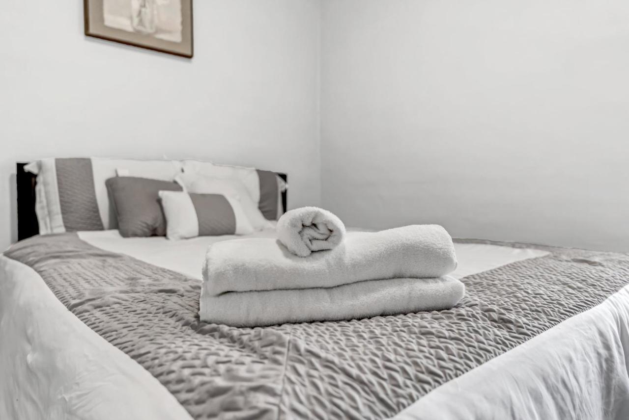 Villa Renovated Main Floor Large 3 Bed House Buffalo Exterior foto